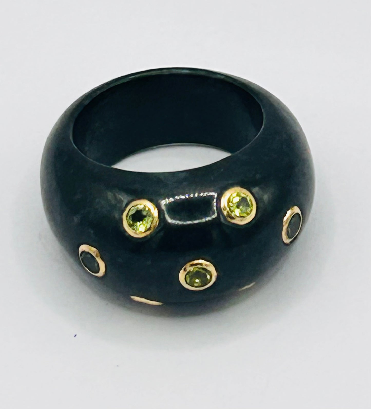 Jade ring with peridot studs