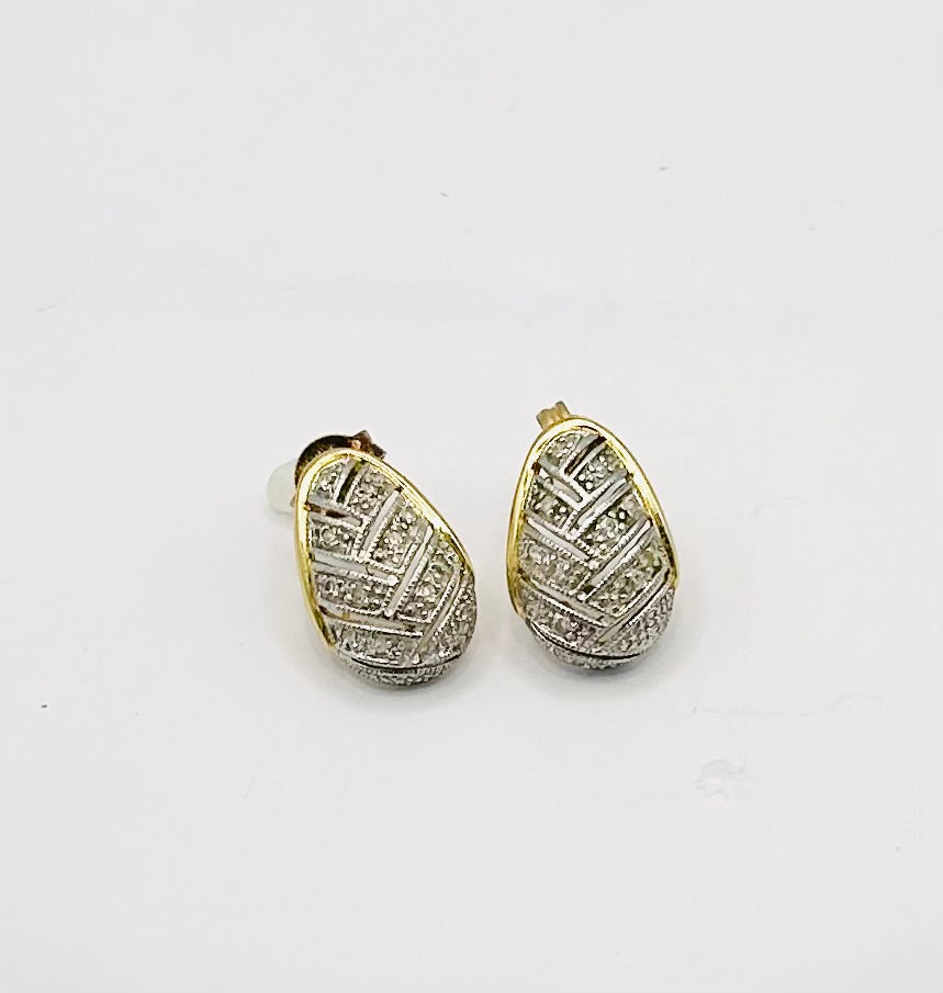 Diamond & gold earrings