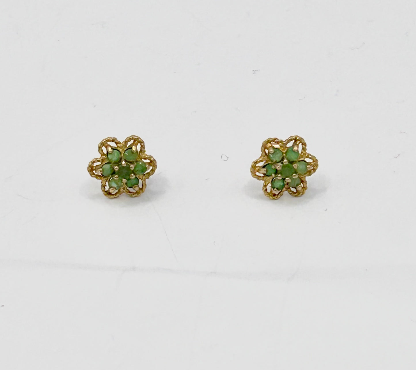 Emerald & gold flower stud earrings