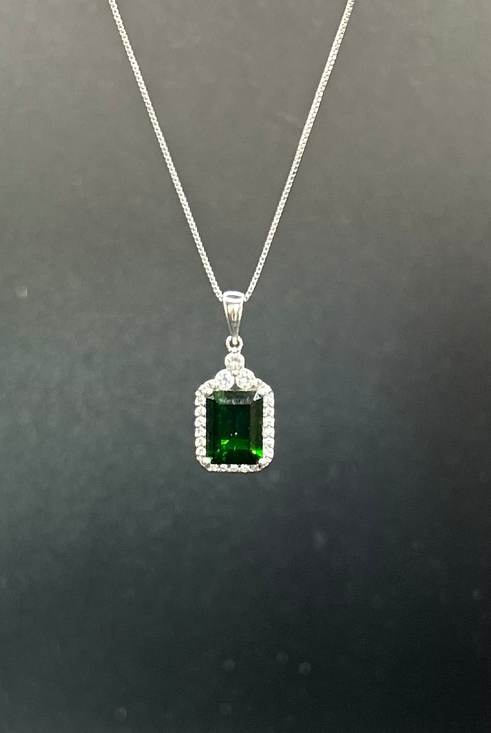 Chrome diopside & diamond pendant