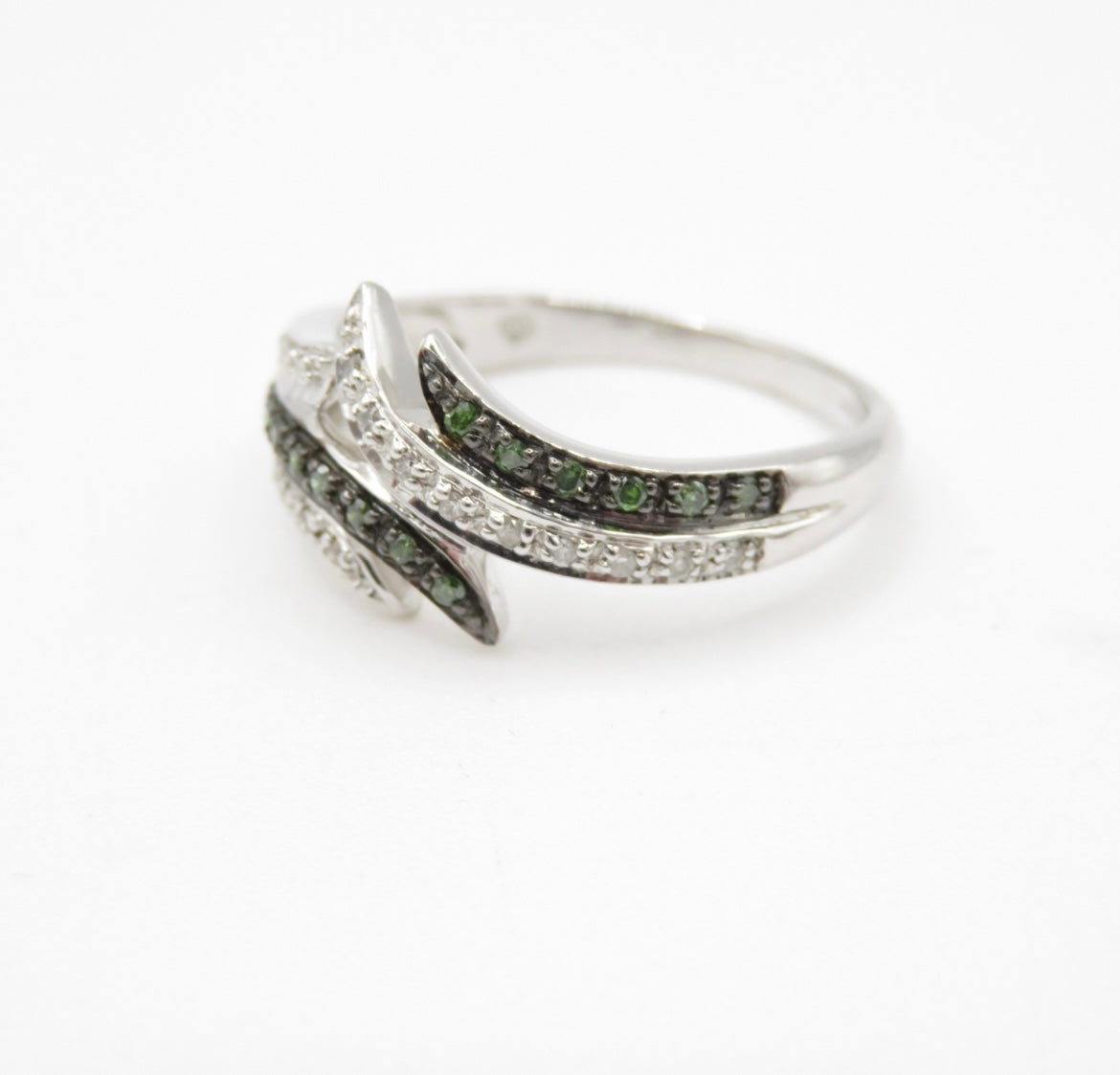 Vari hue diamond ring