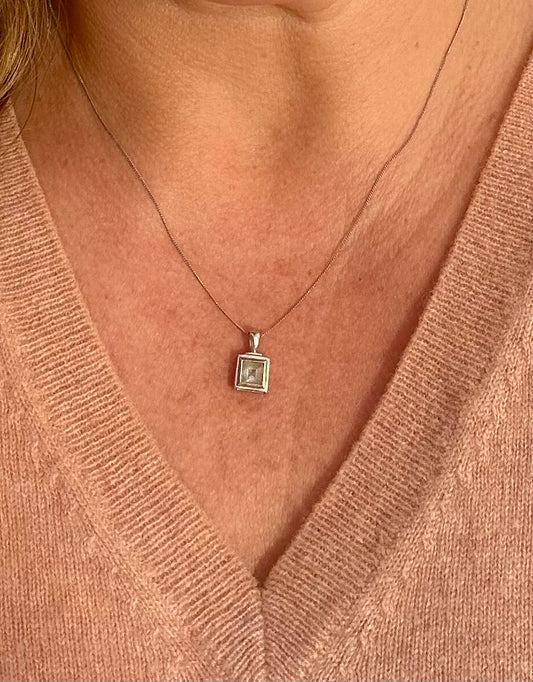 Blue topaz and white gold pendant on a white gold chain